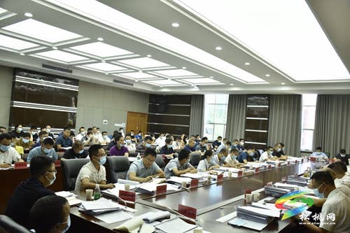 吴廷友主持召开县人民政府十七届第8次常务会议