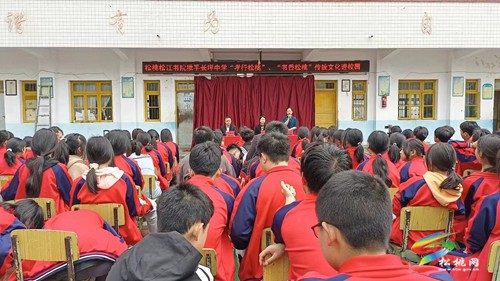 “孝行松桃”专题讲座推动经典教育校园化