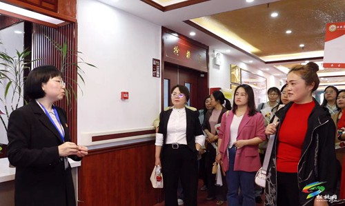 松桃开展“关爱母亲·中医献礼”健康宣讲暨中医健康养生体验活动