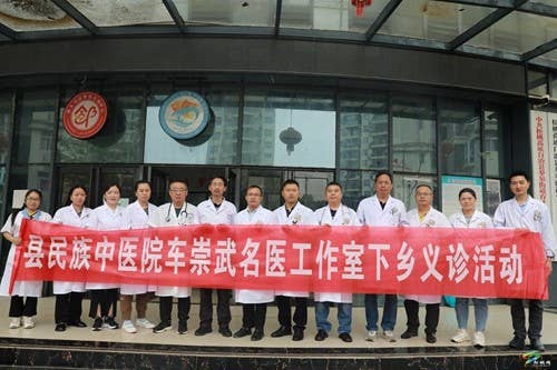 县中医院开展“人才日”专家人才健康义诊活动