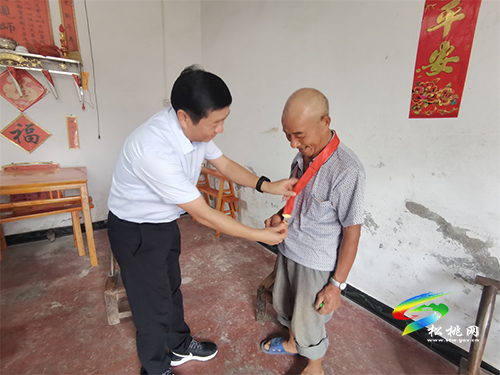 石敏到长兴堡镇开展走访慰问