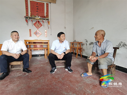 石敏到长兴堡镇开展走访慰问