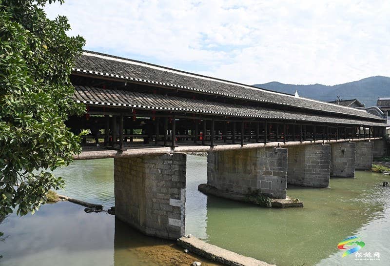 第四届重庆市少数民族摄影展暨秀山自治县第一届民族摄影艺术展开幕