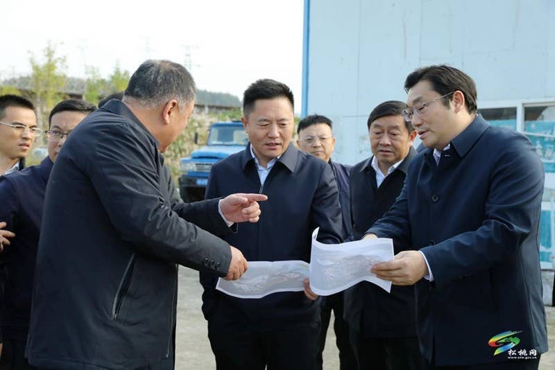 陈琪率县四家班子领导调研城市建设提升工作