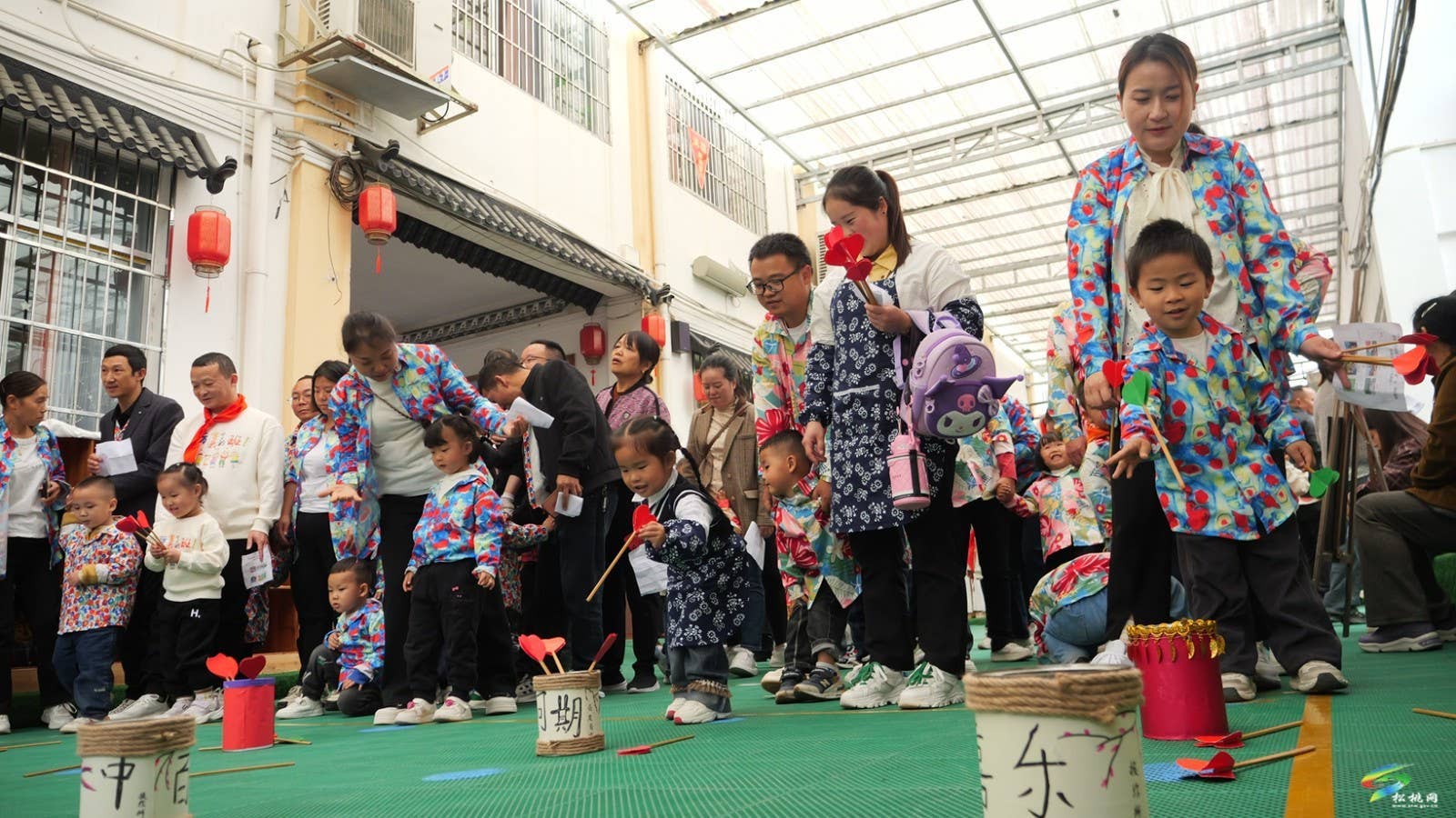 松桃实验幼儿园：开展亲子“童”乐  怀旧趣味运动会