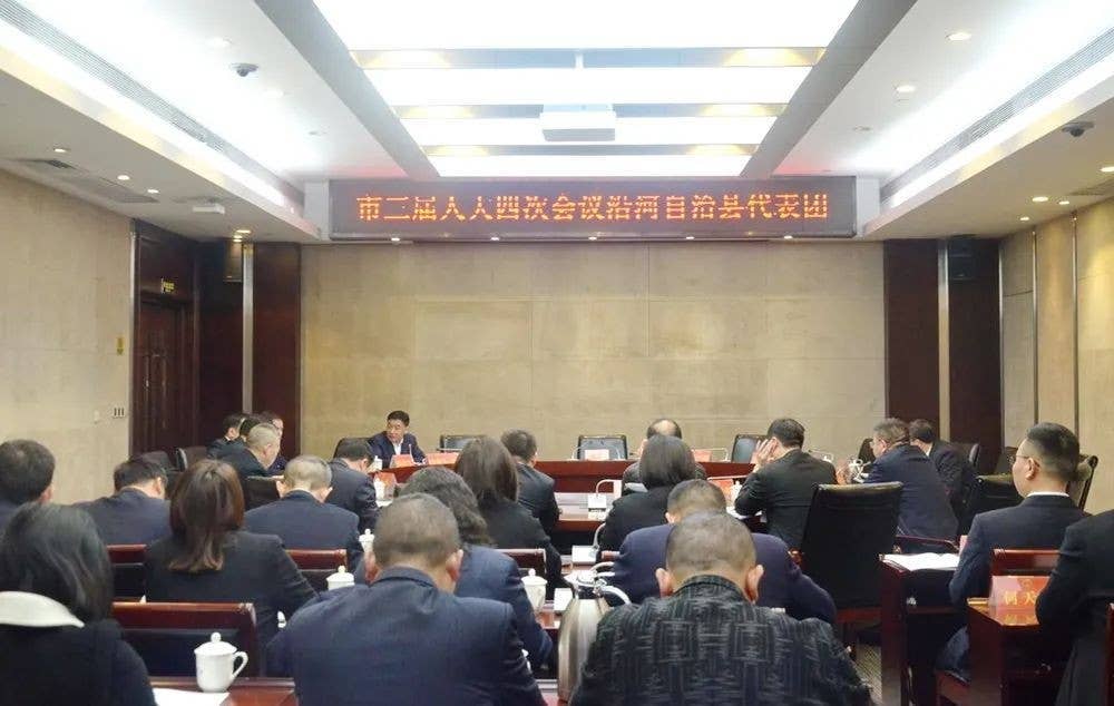 市三届人大四次会议各代表团继续审议政府工作报告
