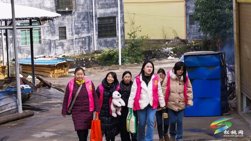 松桃:“蝴蝶妈妈”送温暖 巾帼有爱暖人心