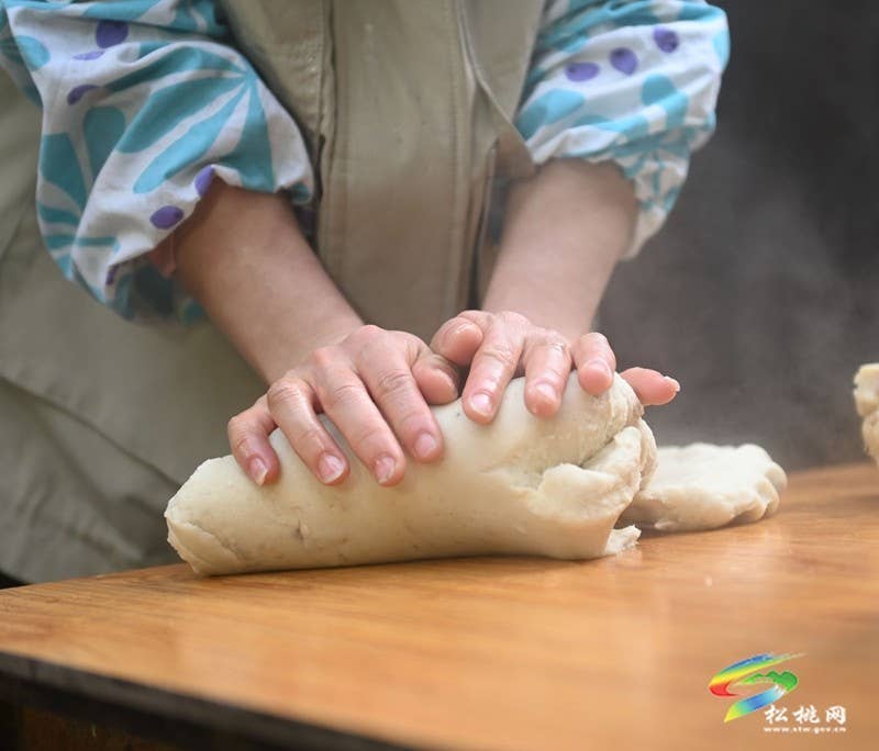 【新春走基层】松桃:米豆腐飘香迎新春