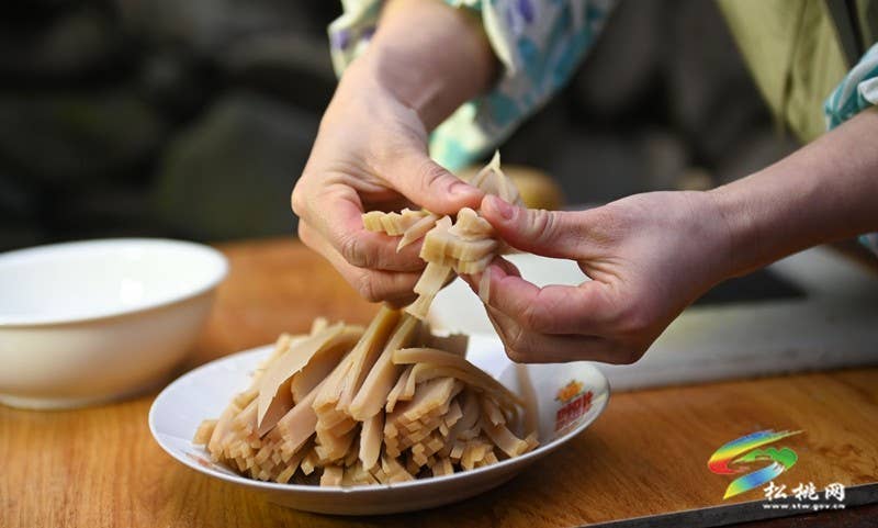 【新春走基层】松桃:米豆腐飘香迎新春