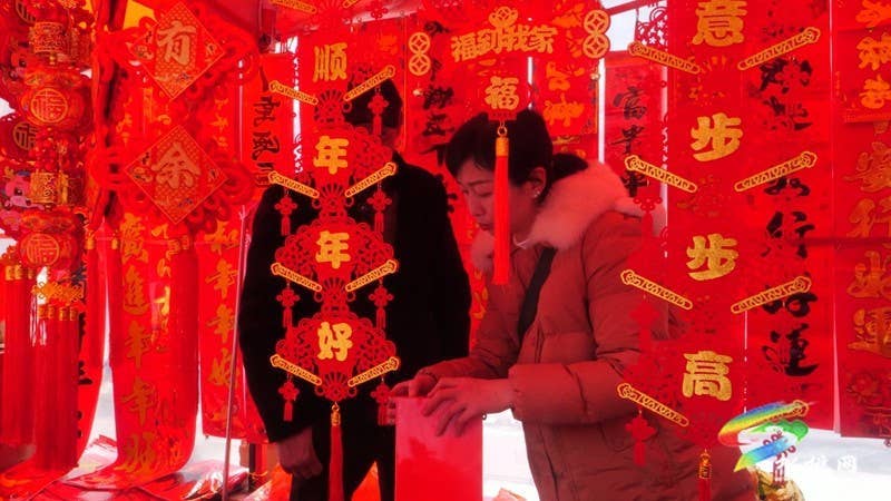 【新春走基层】松桃：春节将至年味浓 年货市场“热”起来