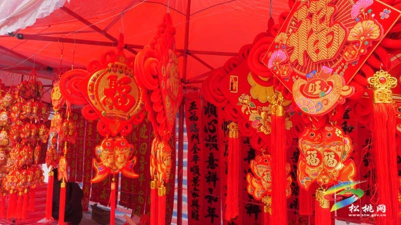 【新春走基层】松桃：春节将至年味浓 年货市场“热”起来