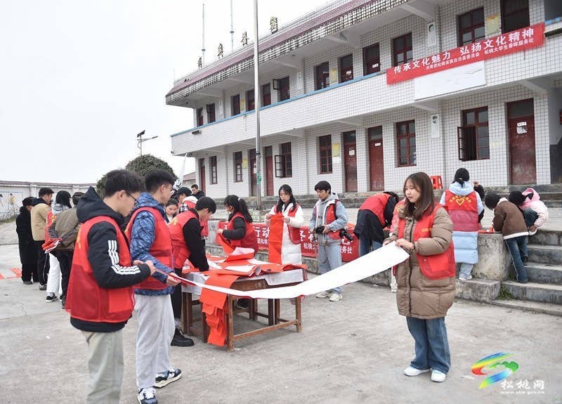 ​【新春走基层】松桃：大学生志愿者开展迎新春志愿服务活动