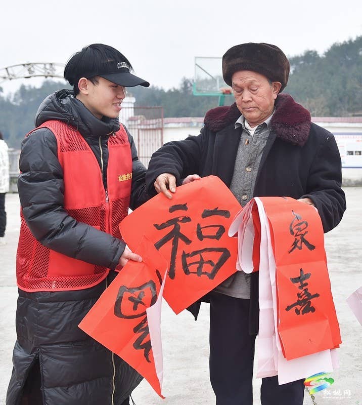 ​【新春走基层】松桃：大学生志愿者开展迎新春志愿服务活动