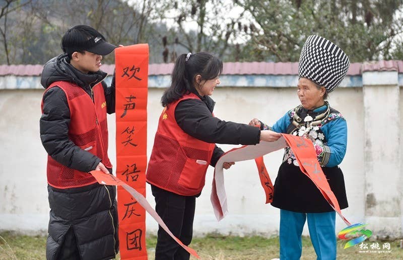 ​【新春走基层】松桃：大学生志愿者开展迎新春志愿服务活动