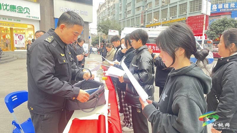【新春走基层】松桃开展春节前食品安全专项检查及宣传活动