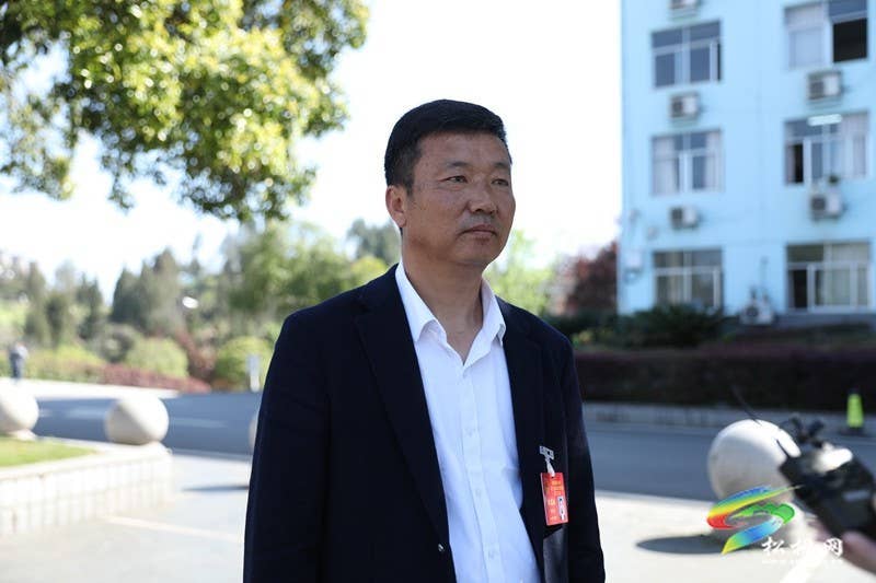 县十七届人大三次会议进行第二次分组审议