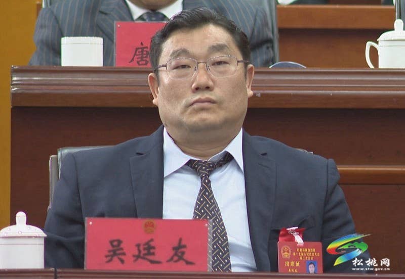 县十七届人大三次会议胜利闭幕