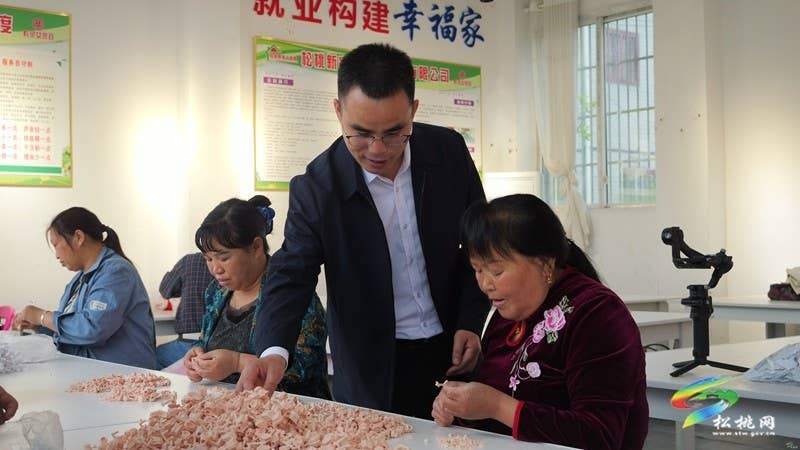 【奋进的春天】松桃:社区微工厂 灵活促就业