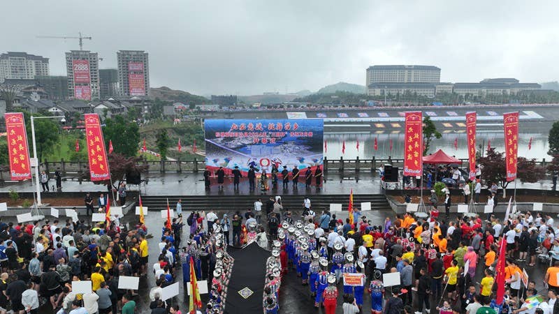 九龙竞渡 鼓舞苗乡｜松桃2024年“三融杯”传统龙舟赛开幕