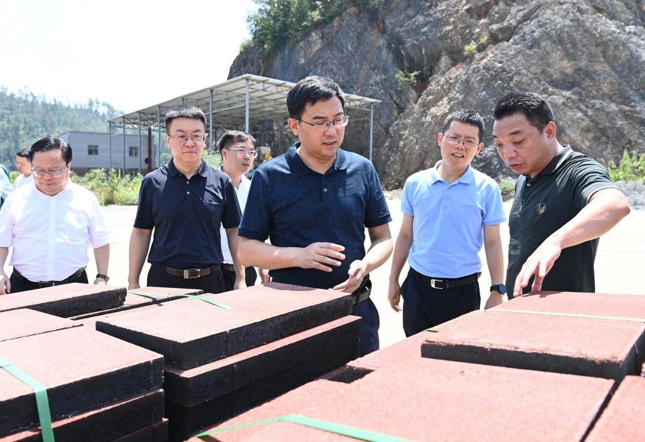 李作勋到松桃碧江宣讲党的二十届三中全会精神并开展生态日活动
