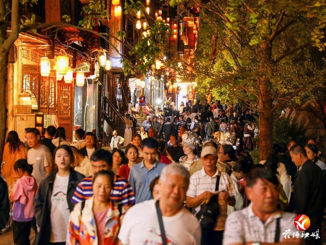 边城茶峒夜间旅游人气旺