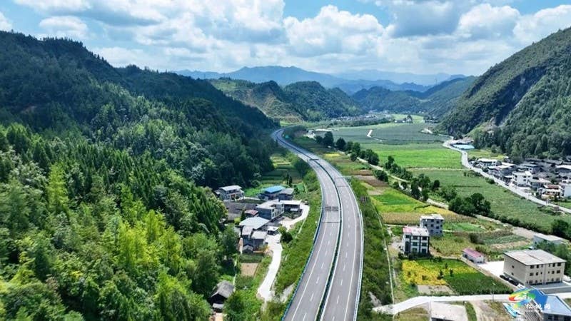 【武陵山区域媒体联盟蹲点报道——红色印迹·大美松桃】 松桃石梁：交通蝶变激发红色引擎新动能