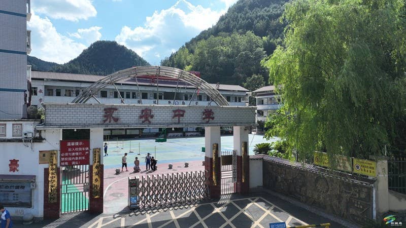【武陵山区域媒体联盟蹲点报道——红色印迹·大美松桃】松桃永安：红色沃土“育”莘莘学子