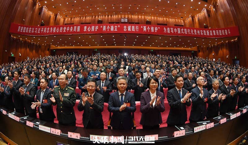 省十四届人大二次会议胜利闭幕 徐麟主持并讲话 李炳军赵永清时光辉等在主席台就座