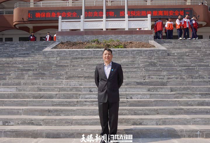 “广漂”二十载返回家乡践初心 年过五十岁为人师表担使命 ——记中组部教育人才“组团式”帮扶教师文自敏