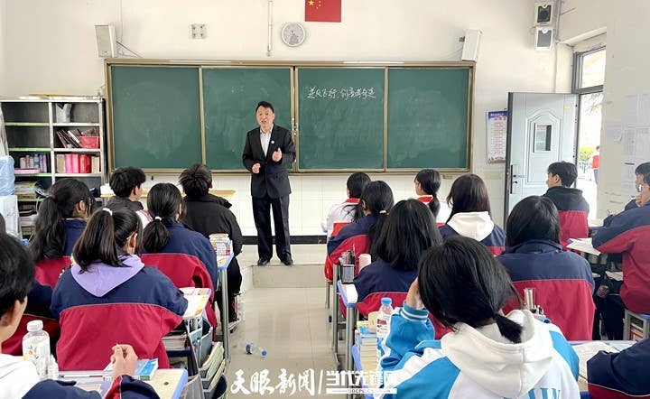 “广漂”二十载返回家乡践初心 年过五十岁为人师表担使命 ——记中组部教育人才“组团式”帮扶教师文自敏