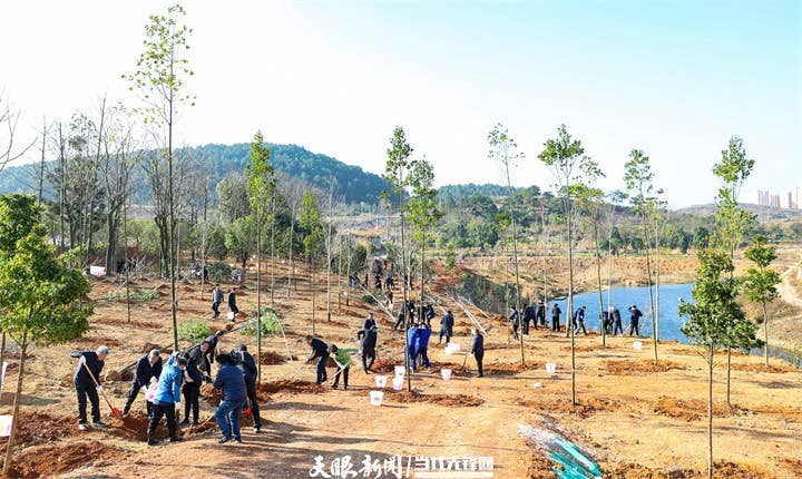 《贵州日报》刊登乾兴平署名文章：振奋精神 不负春光 全力推进贵州高质量发展和现代化建设｜写在2024年全国两会召开之际