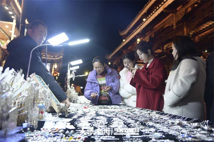 姑妈篮球④｜全民欢乐的“她体育”：带动“她旅游” 激活“她经济”