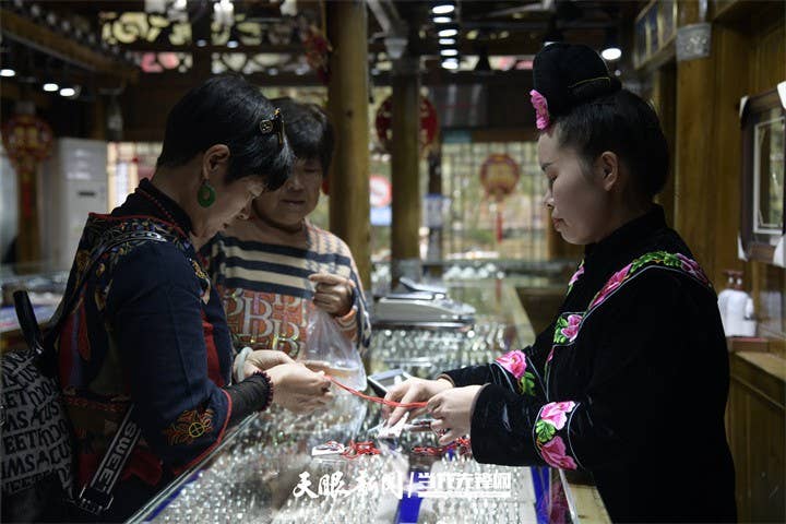 姑妈篮球④｜全民欢乐的“她体育”：带动“她旅游” 激活“她经济”