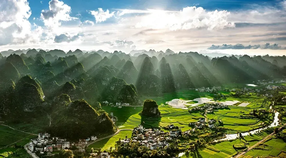推动高质量发展丨夏天来贵州“黄小西，吃晚饭”，记得带件外套哦！