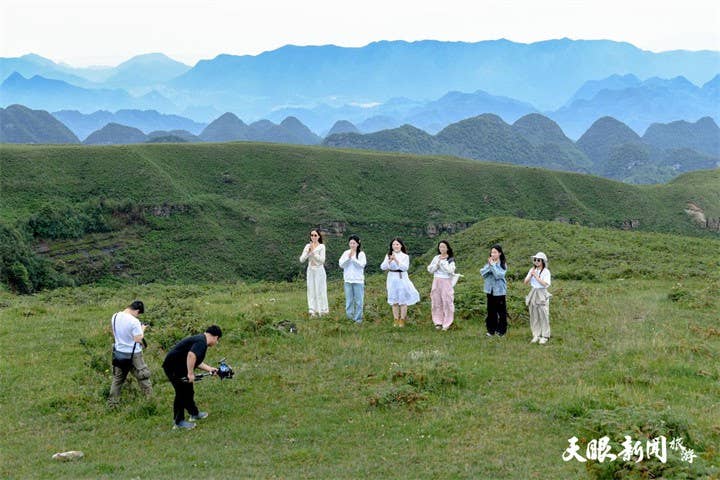 在阿西里西遇见“草原牧歌”，打卡贵州版“阿勒泰”