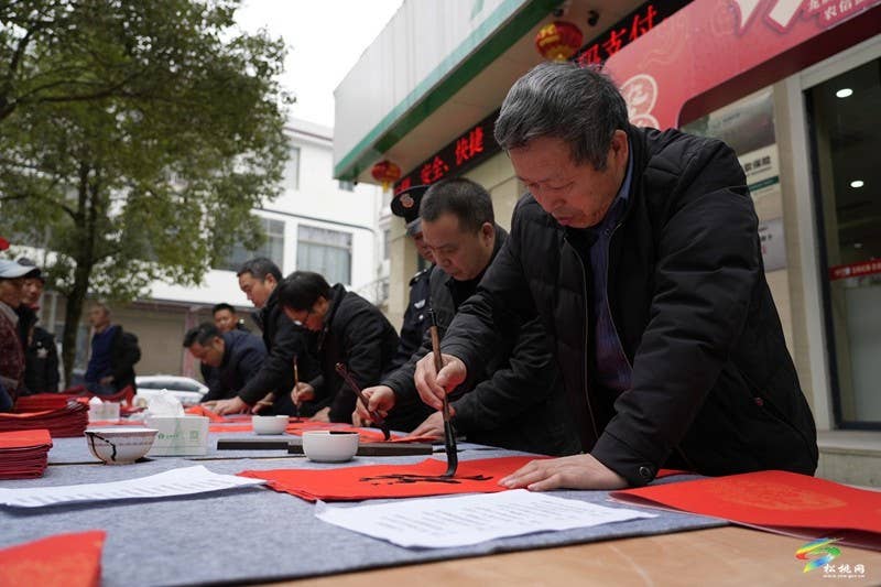普觉镇开展2025年新春“书福”书法公益活动
