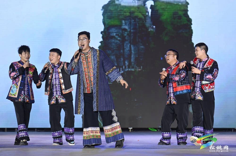 松桃：歌声绕苗乡 范越音乐会超燃来袭
