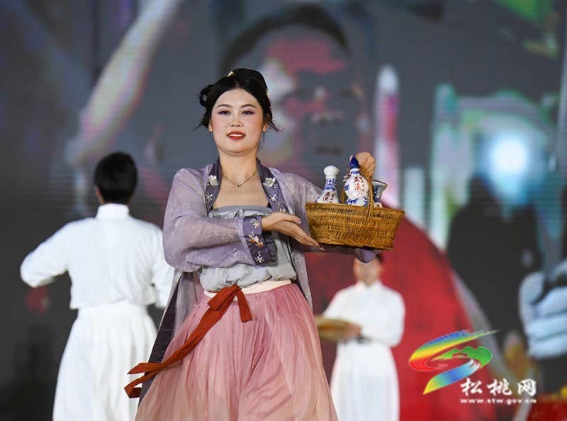 松桃村晚璀璨启幕  村村PK精彩连连