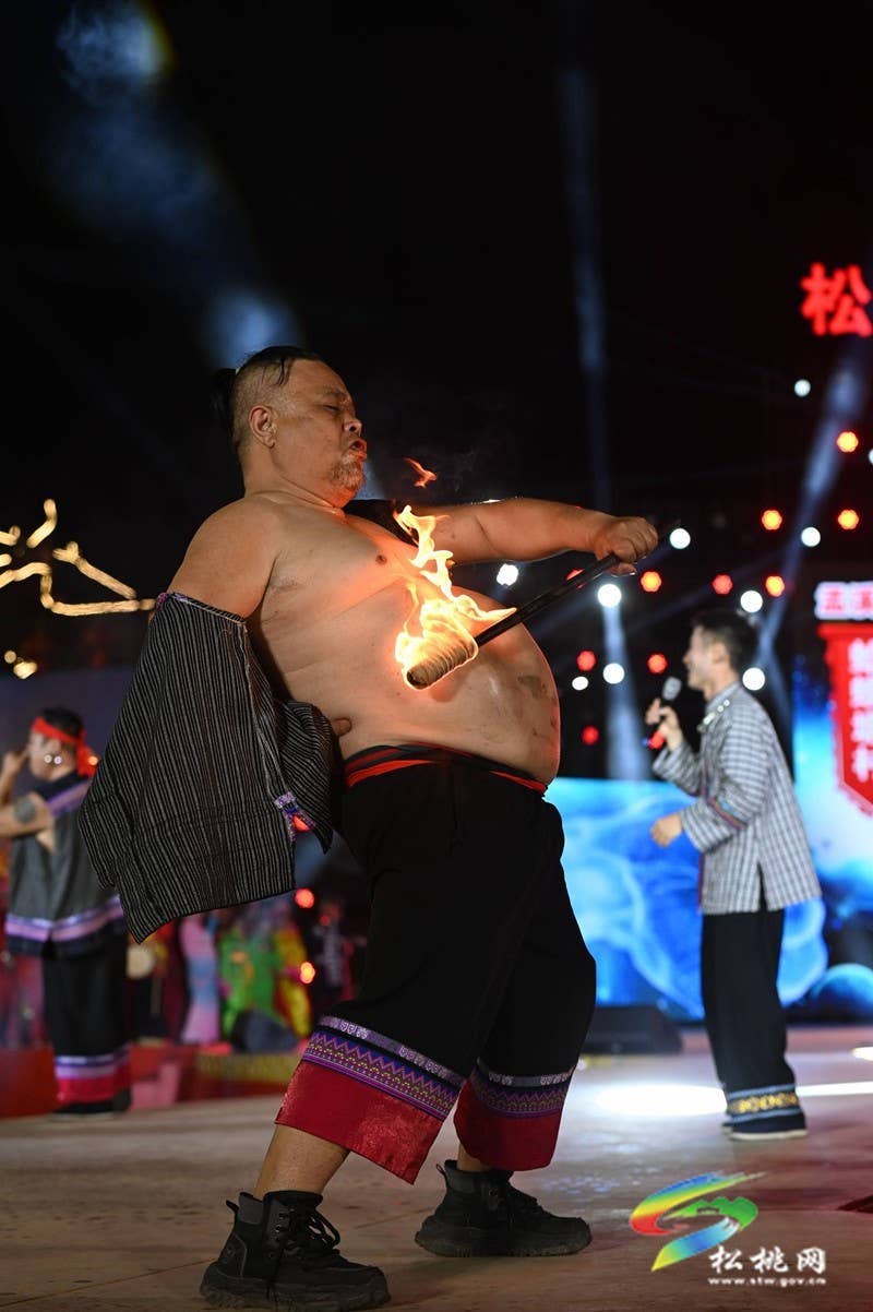 松桃村晚璀璨启幕  村村PK精彩连连
