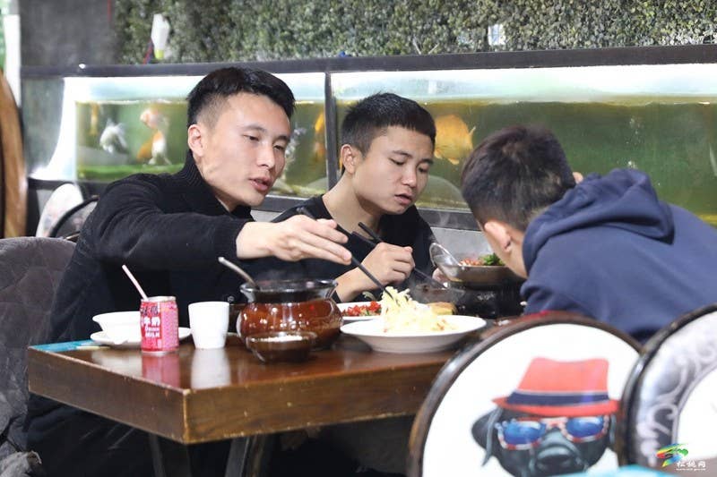 【吃贵州“晚饭”·看松桃村晚】松桃：PK流量变消费增量 村晚带动多个业态消费增长