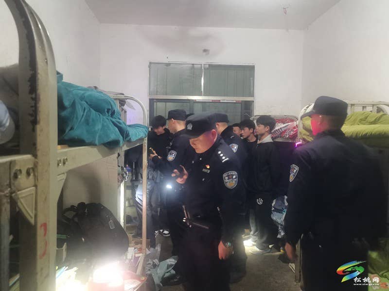 寨英镇派出所开展校园安全检查