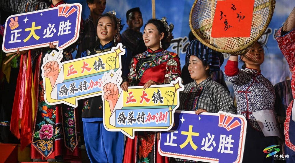 【吃贵州“晚饭”·看松桃村晚】松桃村晚:月冠军六村巅峰对决，民俗华章燃爆夜空