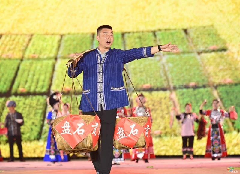 【吃贵州“晚饭”·看松桃村晚】“民”星闪耀 “乡”聚甚欢  第五期村晚好戏连台