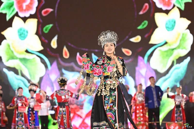 【吃贵州“晚饭”·看松桃村晚】“民”星闪耀 “乡”聚甚欢  第五期村晚好戏连台