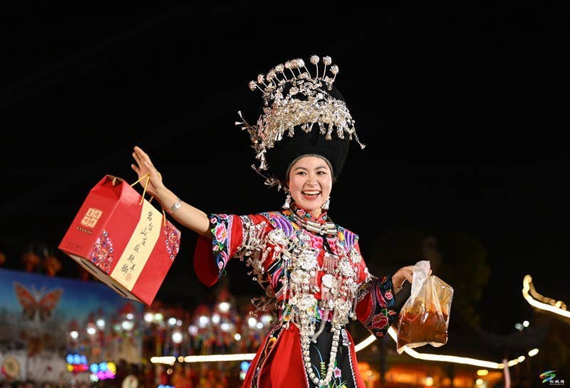 【吃贵州“晚饭”·看松桃村晚】“民”星闪耀 “乡”聚甚欢  第五期村晚好戏连台