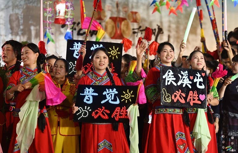 【吃贵州“晚饭”·看松桃村晚】“民”星闪耀 “乡”聚甚欢  第五期村晚好戏连台