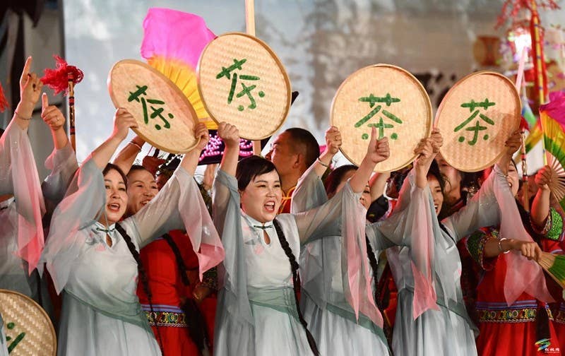 【吃贵州“晚饭”·看松桃村晚】“民”星闪耀 “乡”聚甚欢  第五期村晚好戏连台