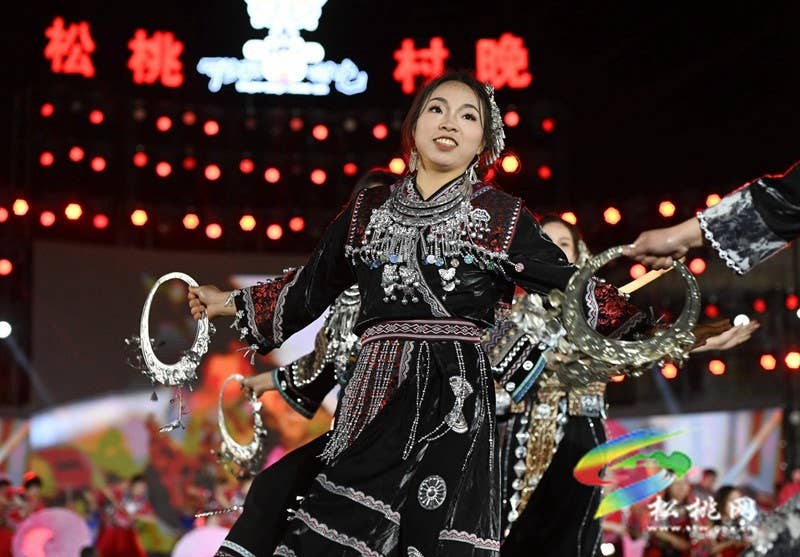 【吃贵州“晚饭”·看松桃村晚】六村“王炸”  对决松桃村晚点燃最炫民族风