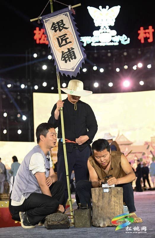 【吃贵州“晚饭”·看松桃村晚】六村“王炸”  对决松桃村晚点燃最炫民族风