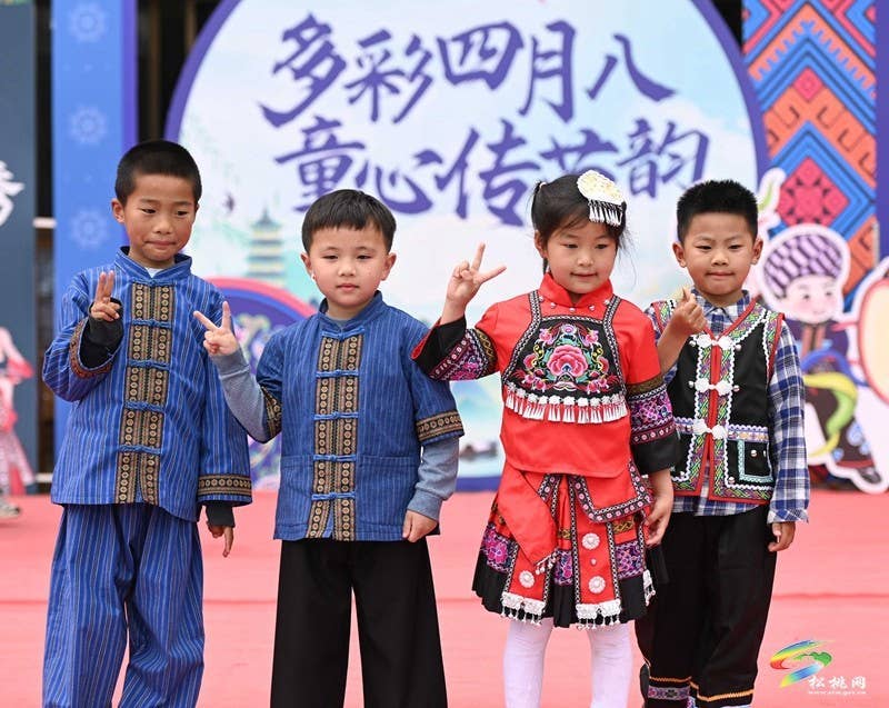 松桃第三幼儿园：举办幼儿版“四月八”活动，超萌～
